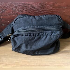 Black Baggu Fanny Pack EUC old strap length